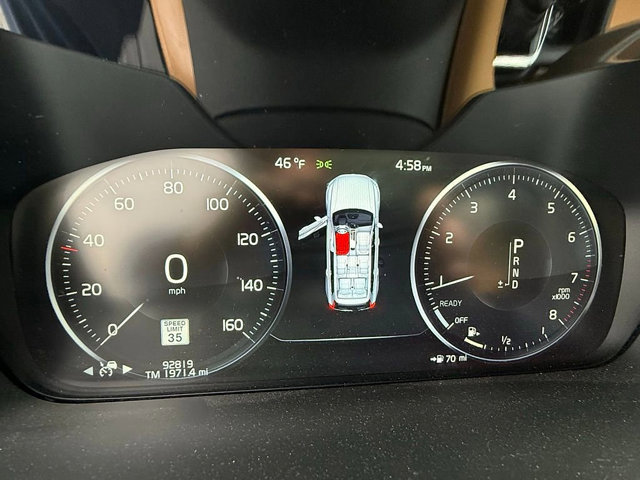 Used 2017 Volvo XC90 T6 Momentum w/ Vision Package image 24