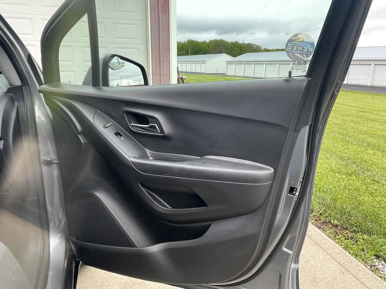 Used 2019 Chevrolet Trax LT w/ LT Convenience Package AWD/4WD image 24