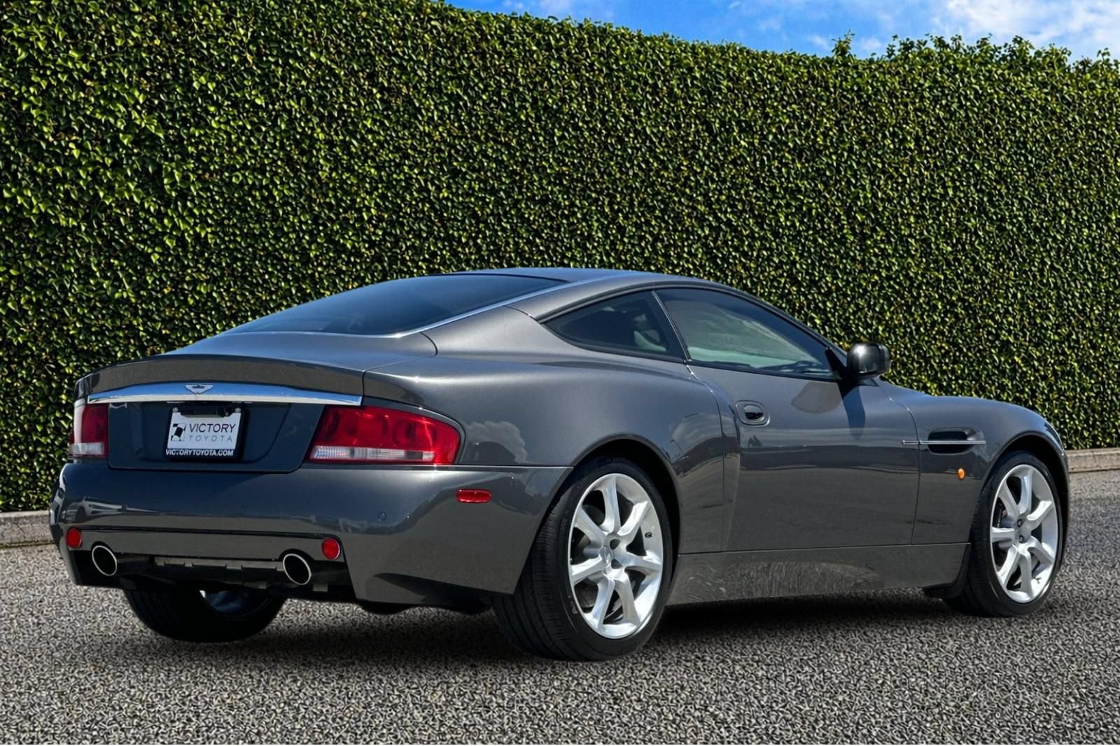Used 2004 Aston Martin Vanquish RWD image 4