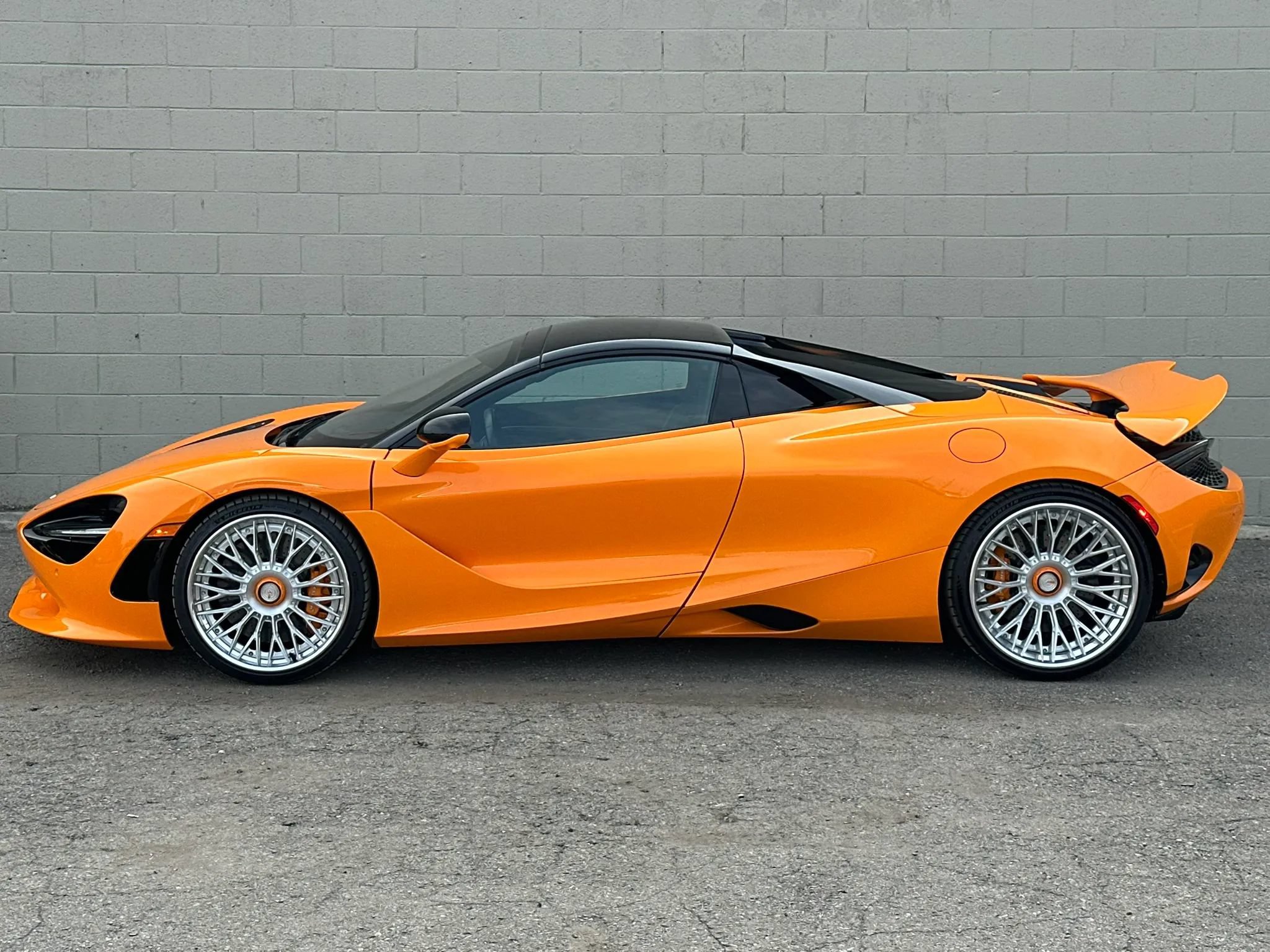 Used 2025 McLaren 750S Spider RWD image 4