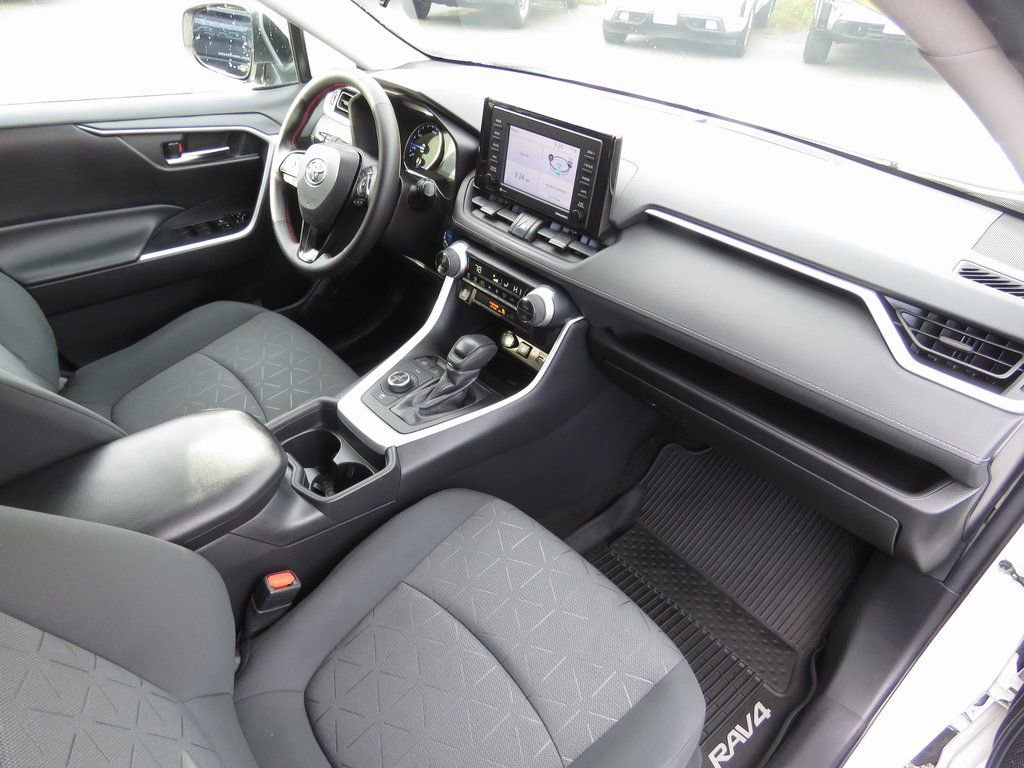 Used 2021 Toyota RAV4 XLE w/ Convenience Package image 15