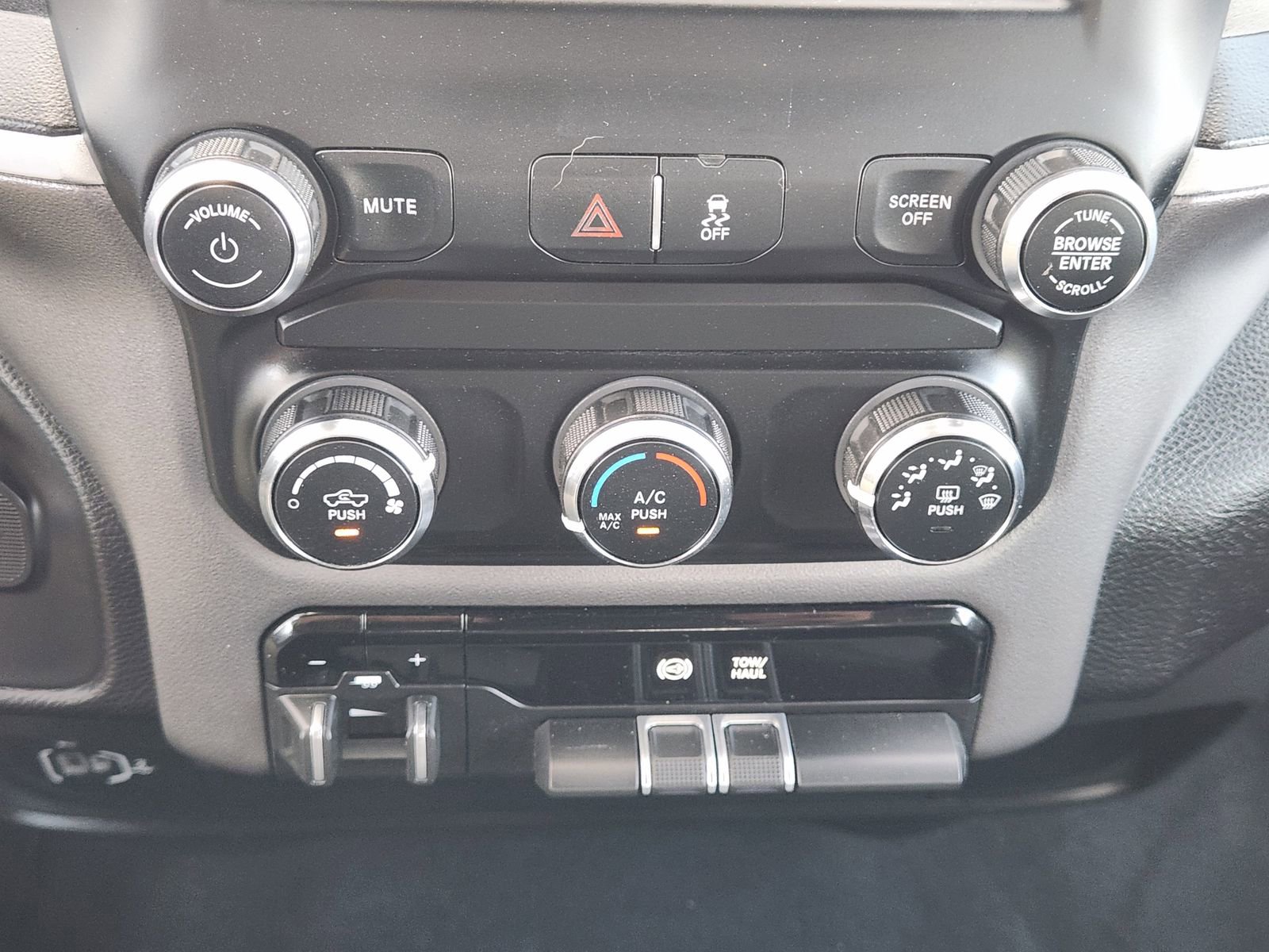 Used 2024 RAM 3500 Big Horn image 19