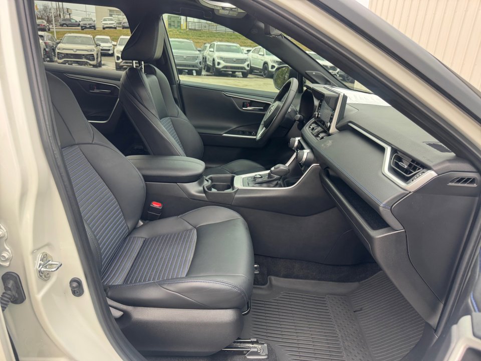 Used 2021 Toyota RAV4 XSE image 32