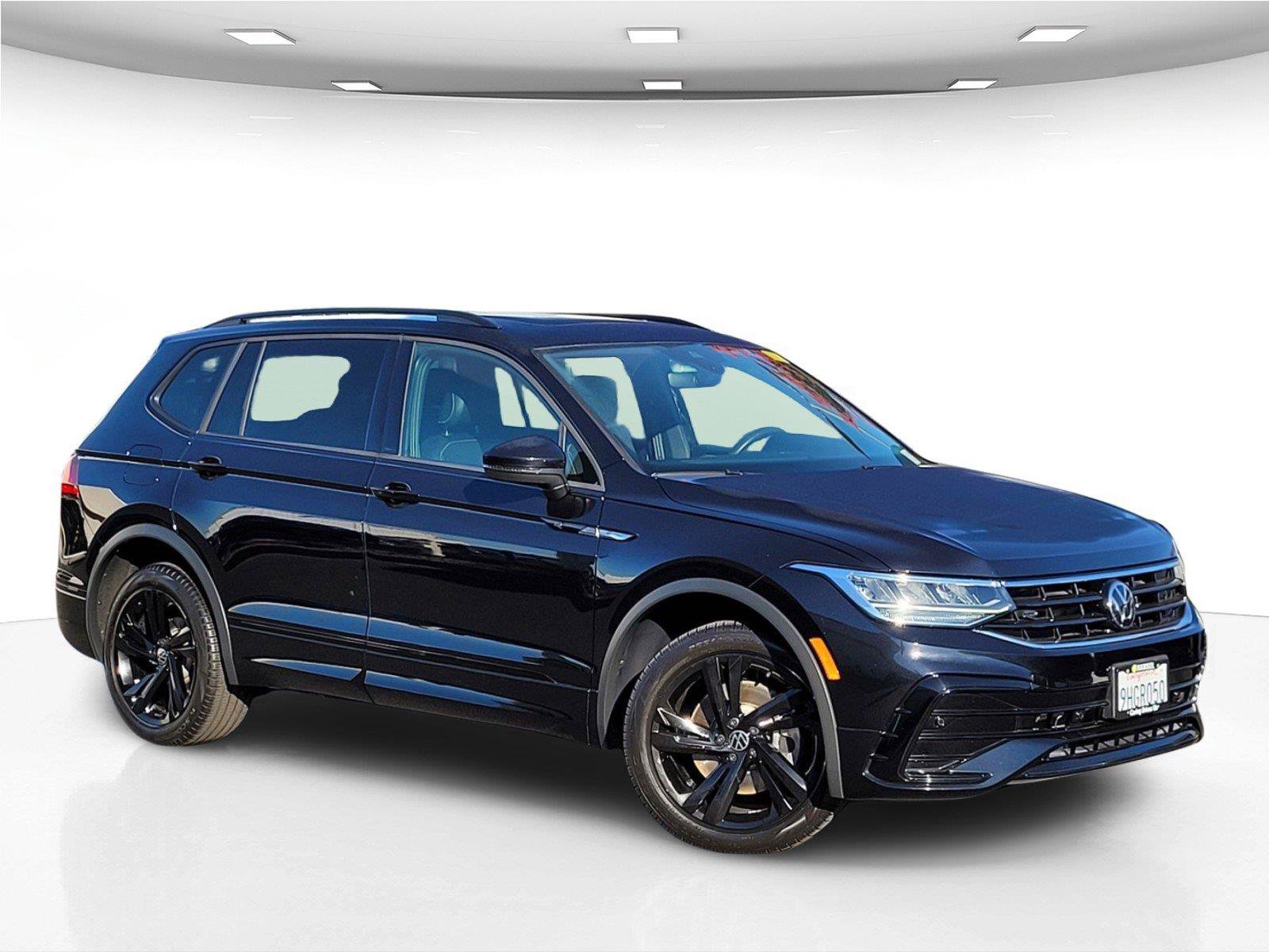 Certified 2023 Volkswagen Tiguan SE R-Line FWD image 2