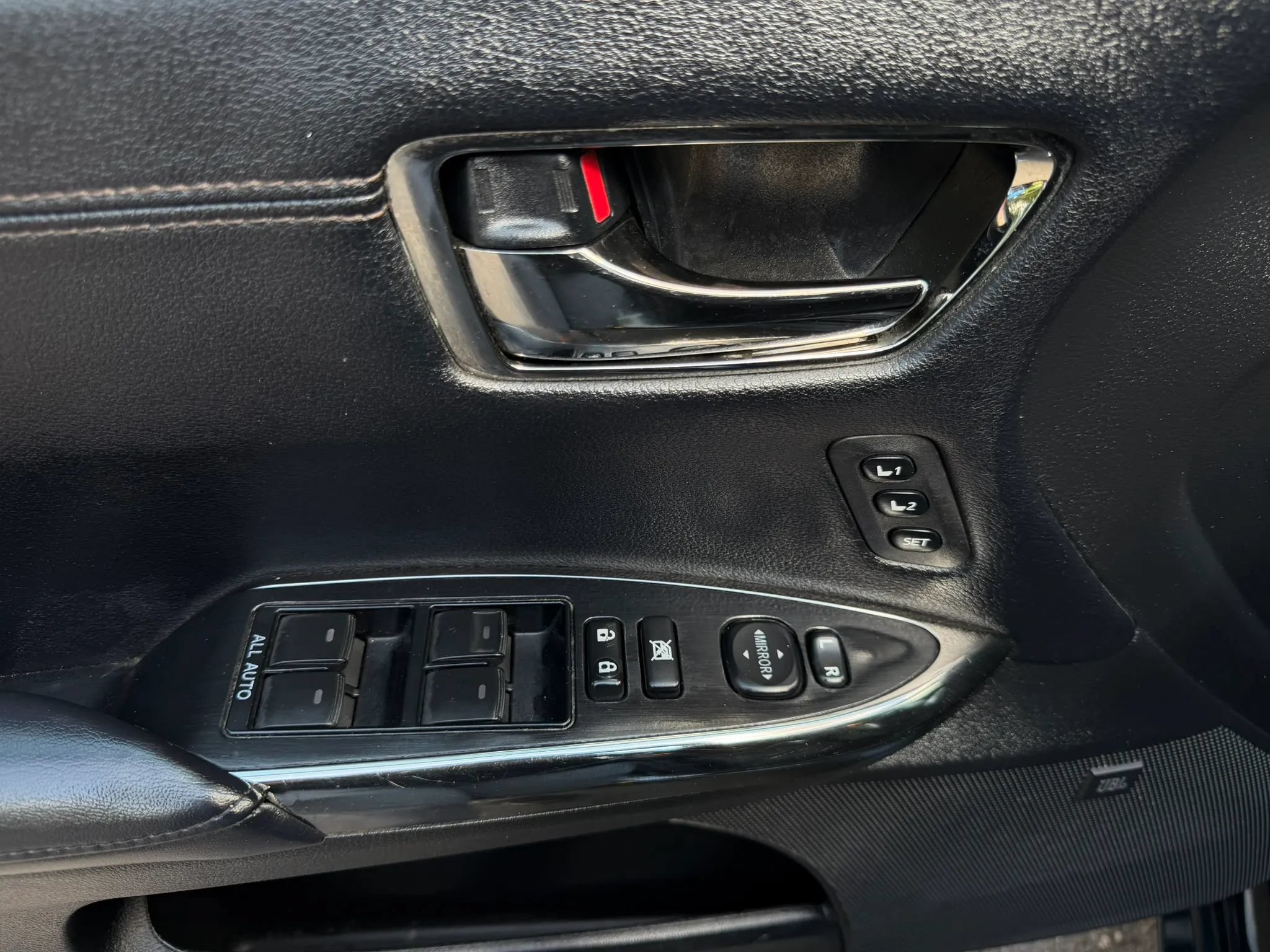 Used 2016 Toyota Avalon Limited w/ Toyota Safety Sense Package FWD image 21