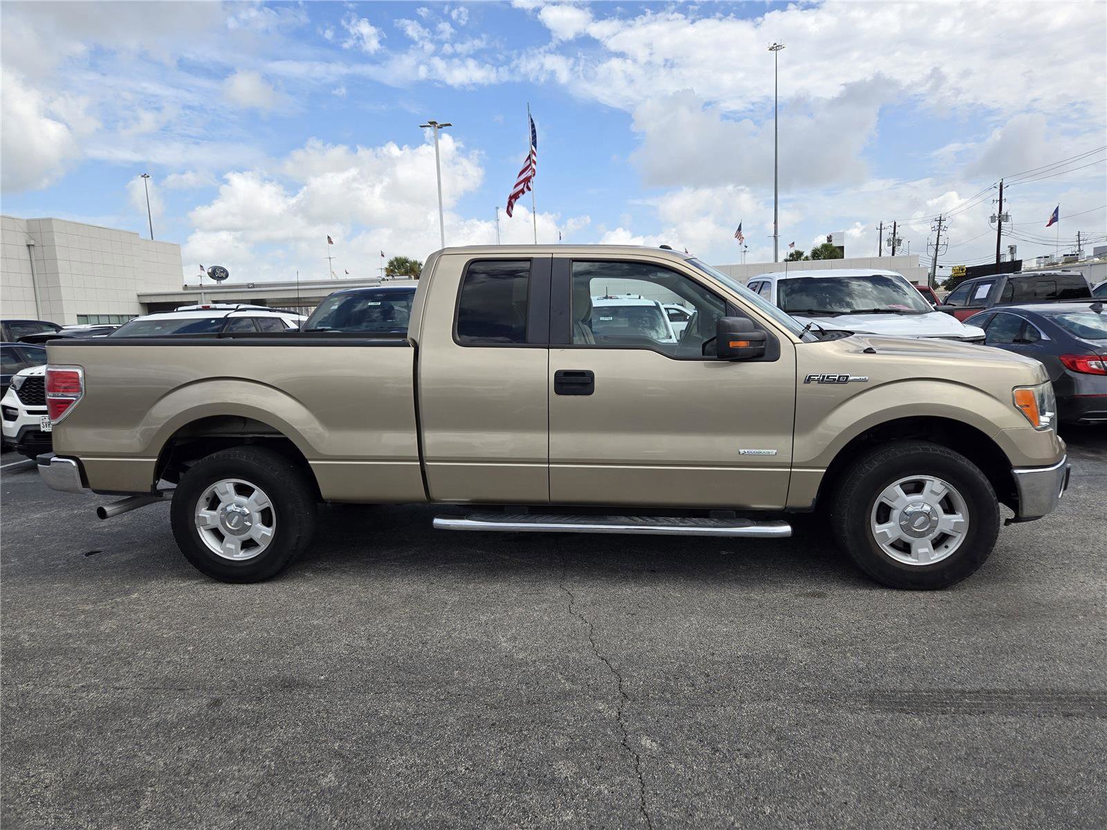 Used 2013 Ford F150 XLT w/ Mid Equipment Group RWD image 4