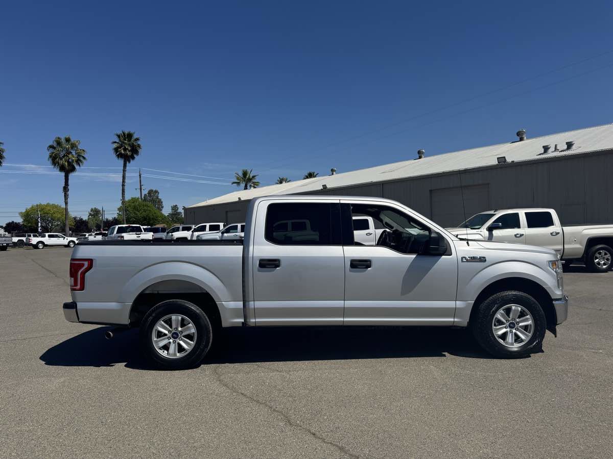 Used 2017 Ford F150 XLT w/ Trailer Tow Package RWD image 11