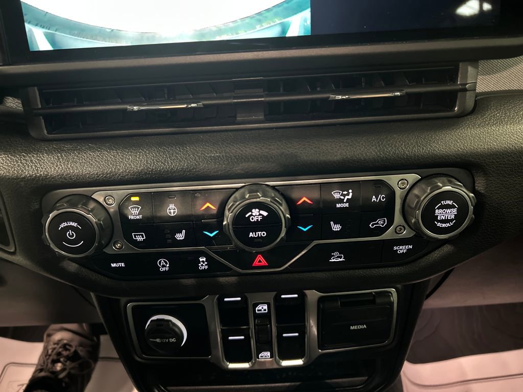 Used 2024 Jeep Wrangler Unlimited Sport AWD/4WD image 19