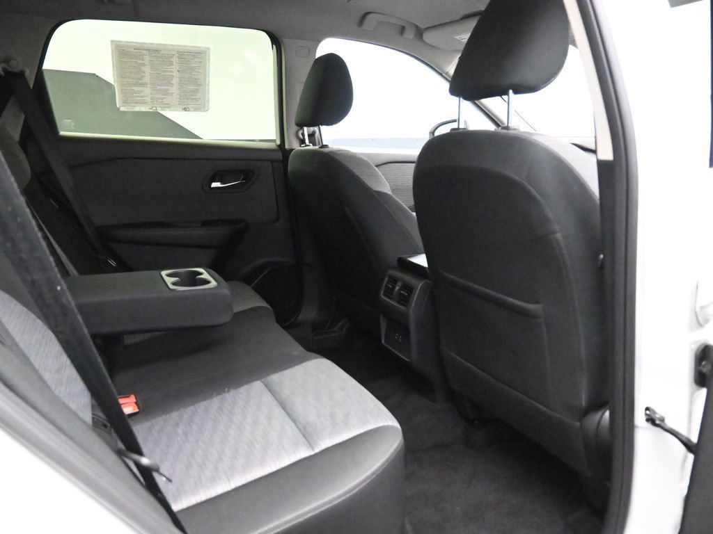 Used 2023 Nissan Rogue SV image 23