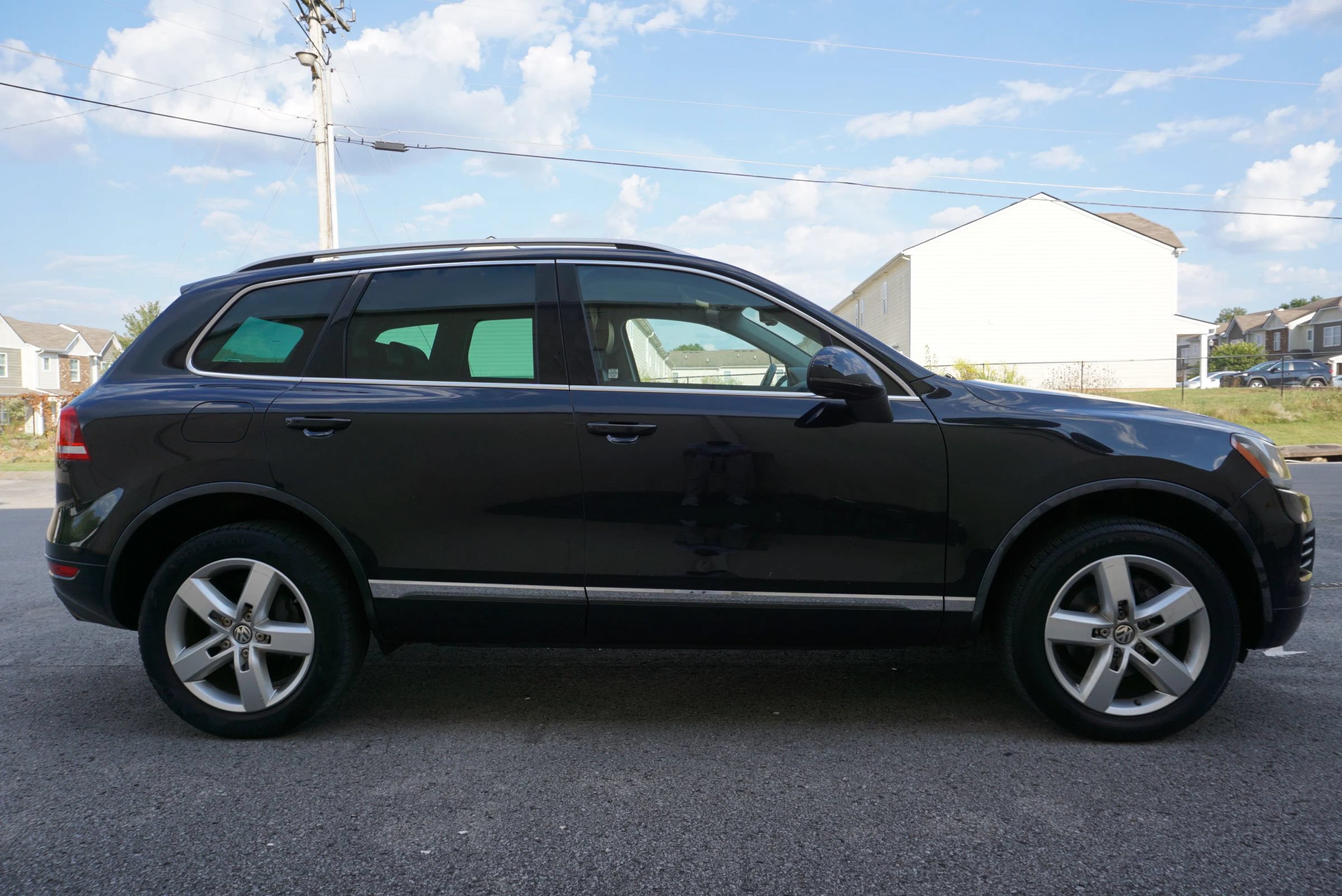 Used 2014 Volkswagen Touareg Sport AWD/4WD image 4