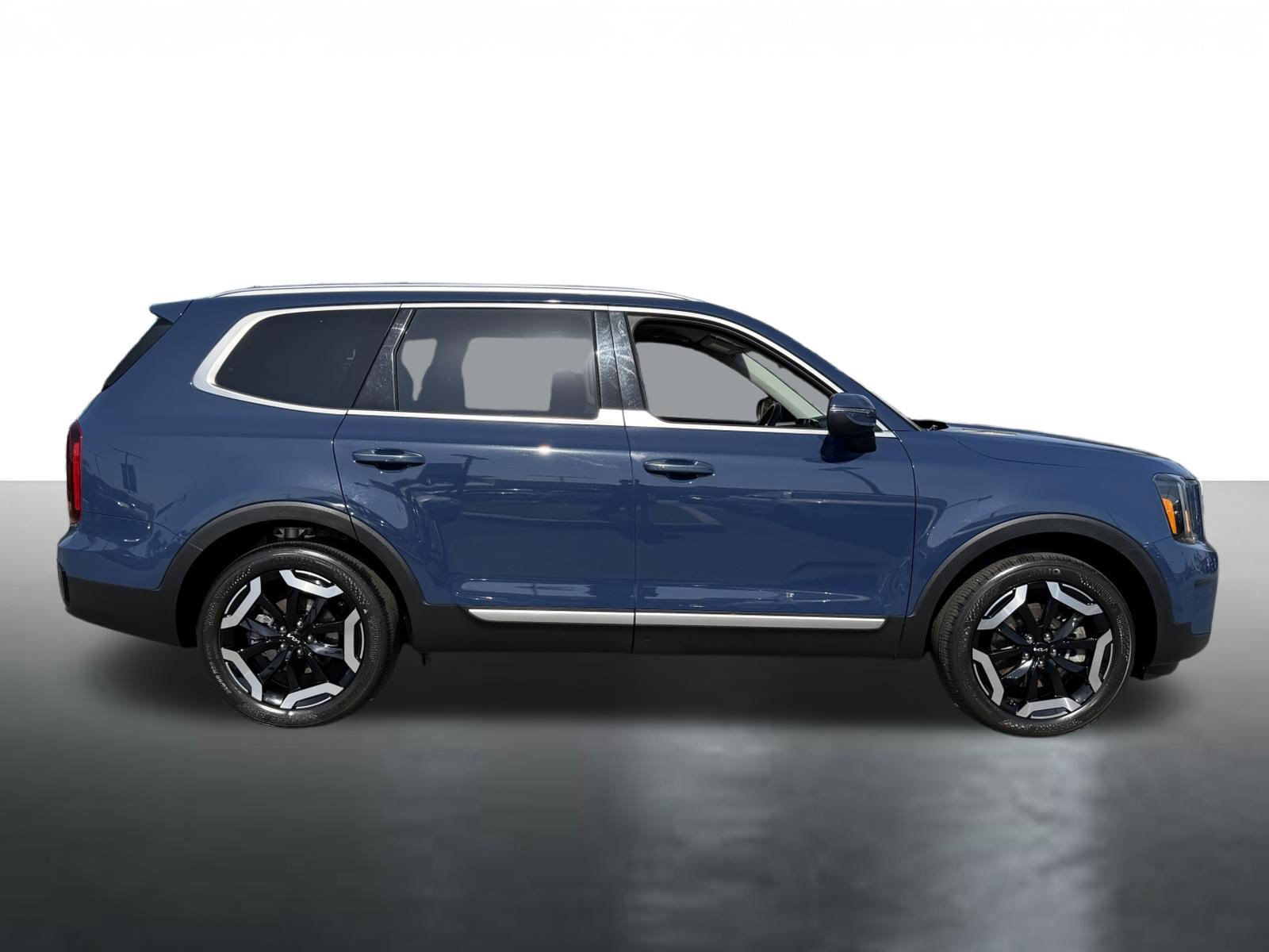 Certified 2024 Kia Telluride S FWD image 9