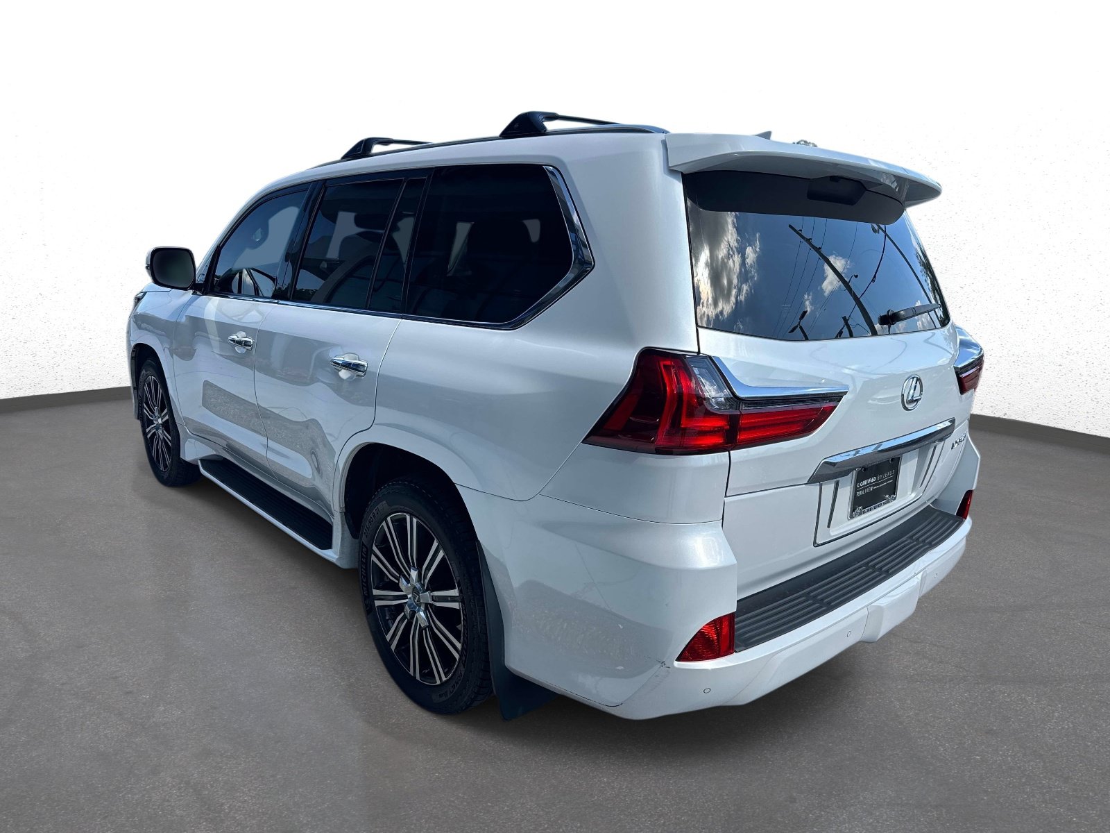 Used 2021 Lexus LX 570 4WD w/ Luxury Package image 5