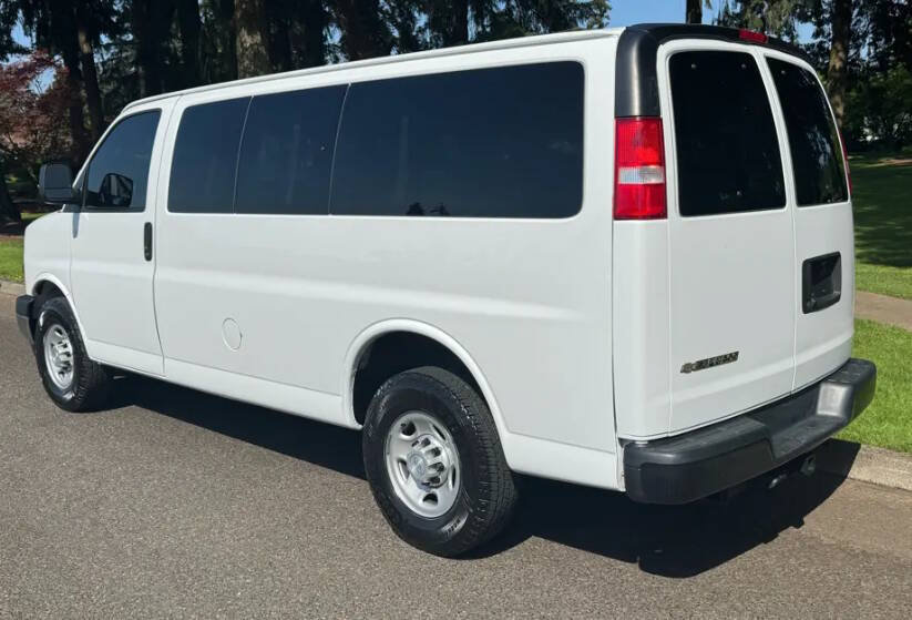 Used 2018 Chevrolet Express 2500 LS w/ Driver Convenience Package RWD image 3