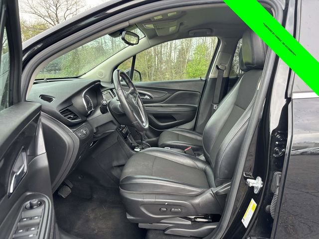 Used 2021 Buick Encore Preferred AWD/4WD image 3