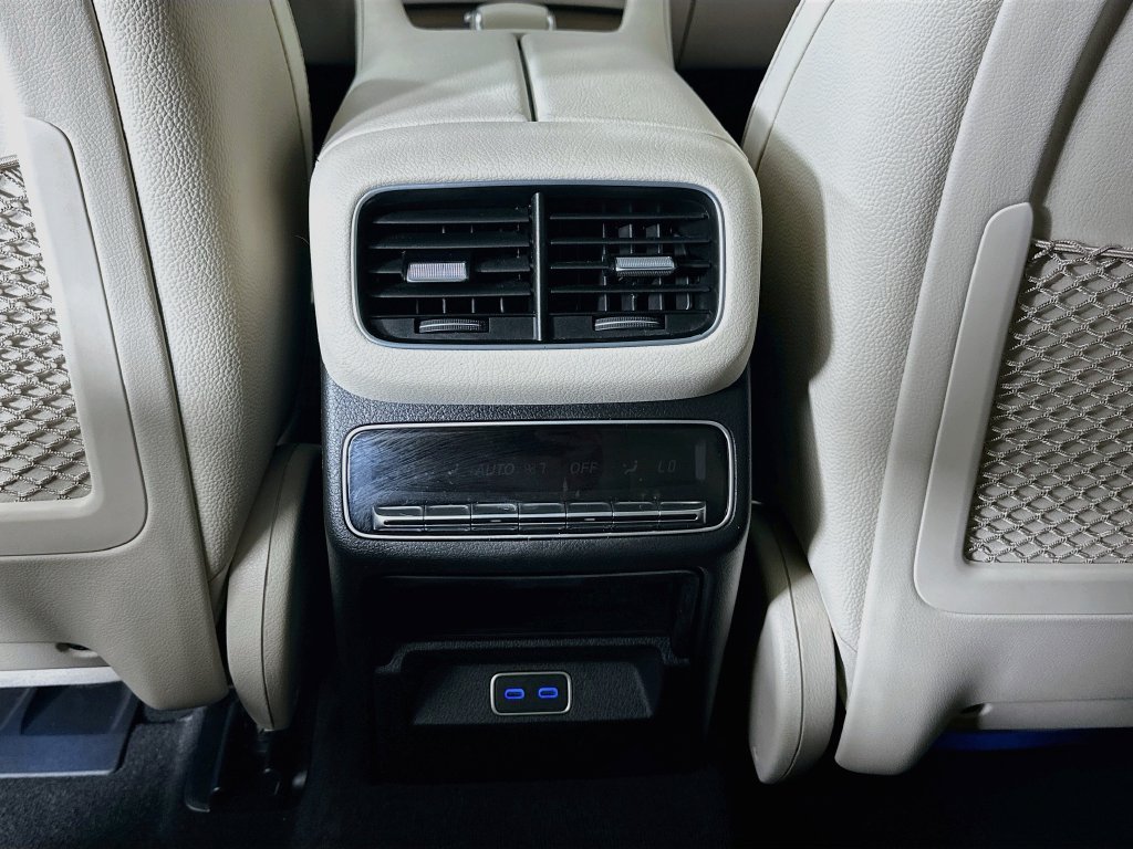 Used 2024 Mercedes-Benz GLS 450 4MATIC image 26