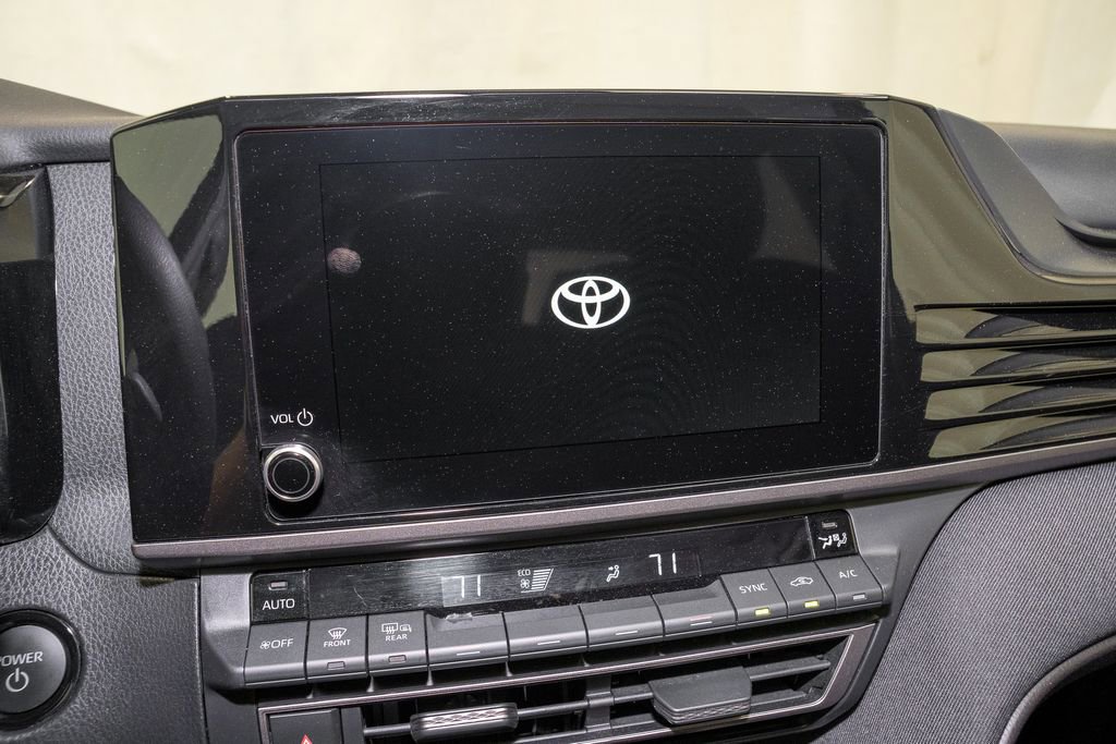 Used 2025 Toyota Camry LE image 11