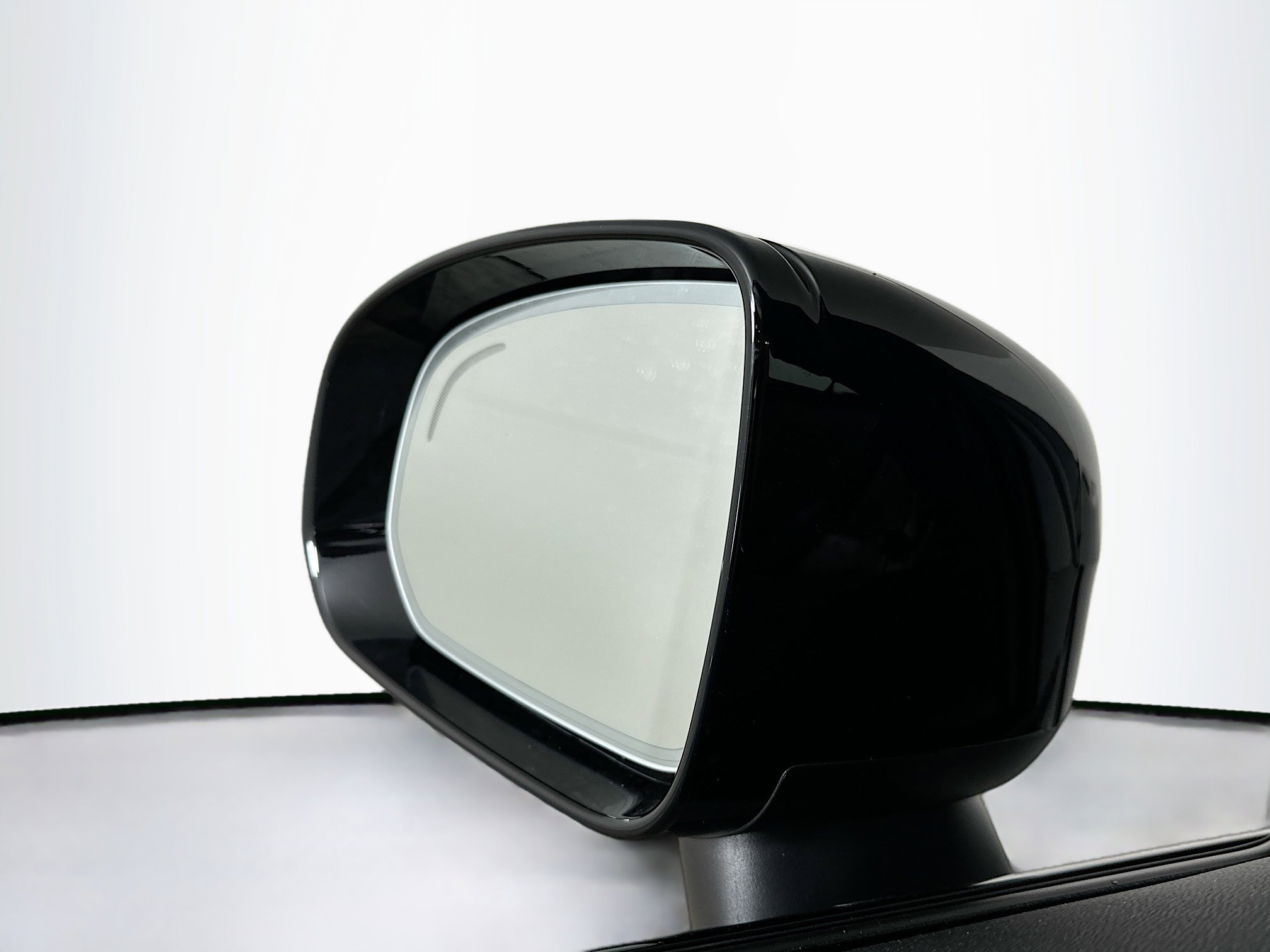 Used 2025 Volvo XC60 B5 Ultra w/ Protection Package Premier image 16