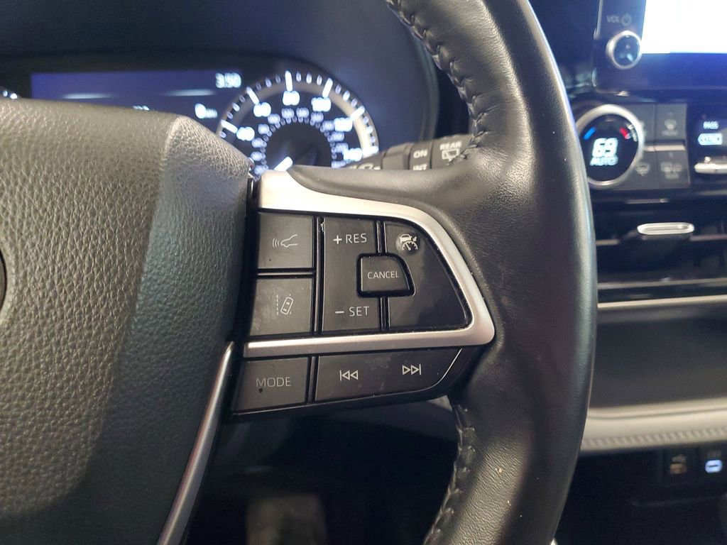 Used 2024 Toyota Highlander LE FWD image 23