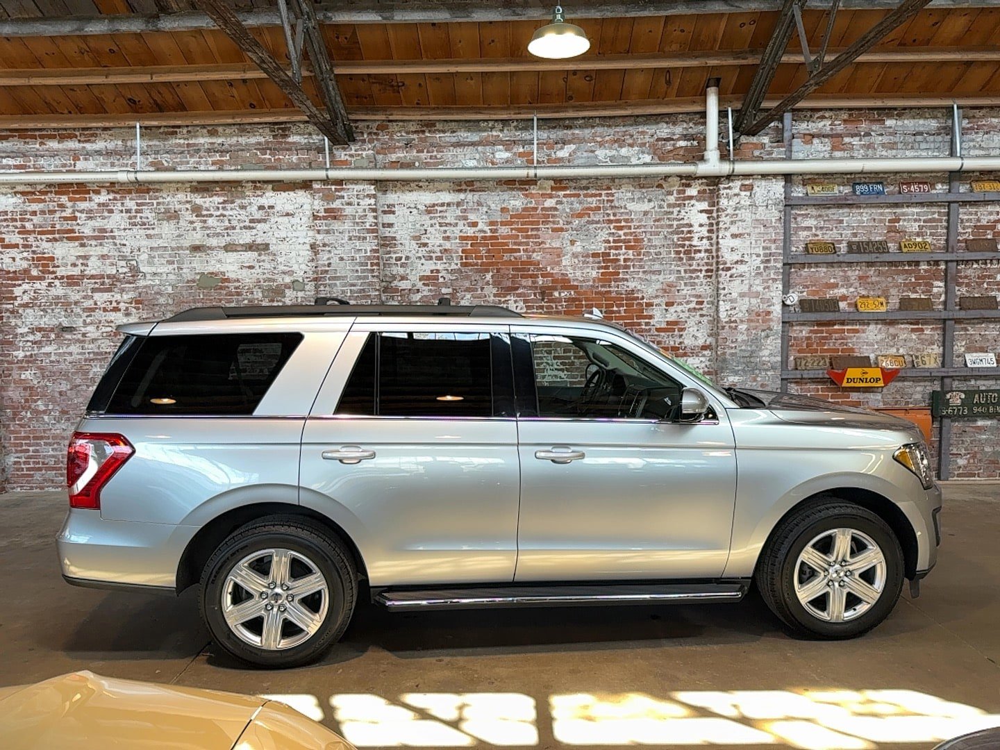 Used 2020 Ford Expedition XLT w/ Equipment Group 202A AWD/4WD image 2