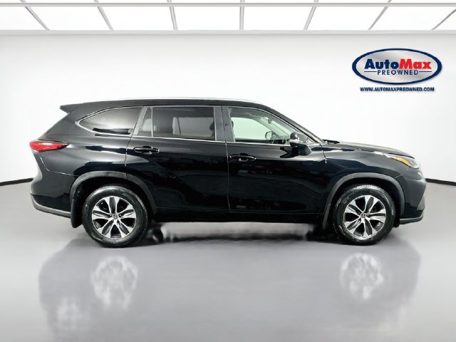 Used 2023 Toyota Highlander XLE AWD/4WD image 10