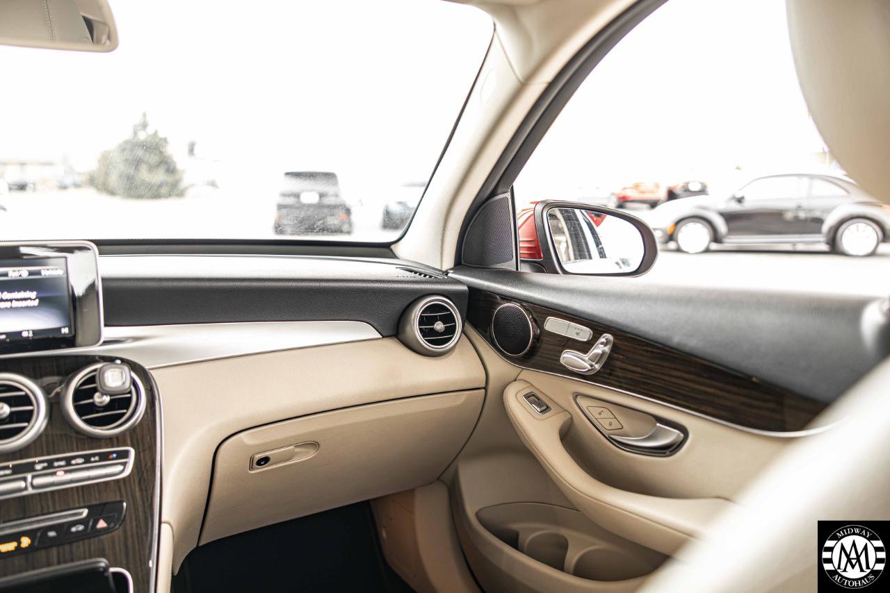 Used 2018 Mercedes-Benz GLC 300 4MATIC w/ Premium Package image 21