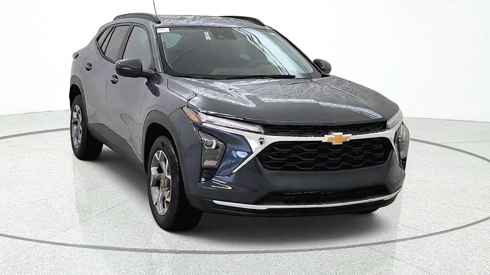 New 2026 Chevrolet Trax LT w/ Sunroof Package FWD image 2