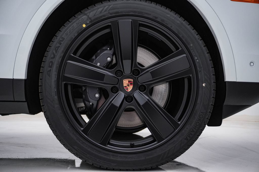New 2026 Porsche Cayenne Coupe AWD/4WD image 10