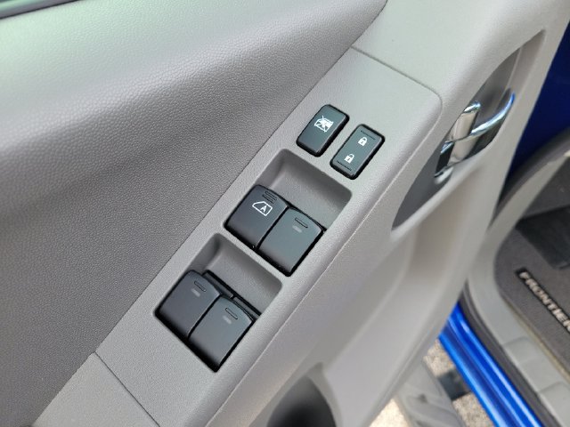 Used 2014 Nissan Frontier SV w/ SV Value Truck Package RWD image 17