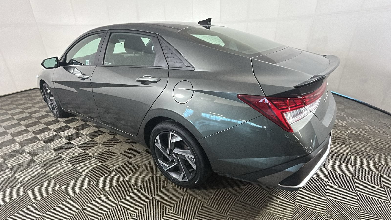 Used 2025 Hyundai Elantra SEL FWD image 7