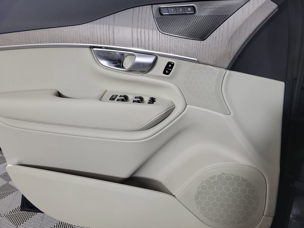 Certified 2024 Volvo XC90 T8 Plus AWD/4WD image 24