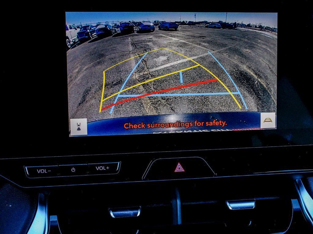 Used 2023 Toyota Venza XLE image 19