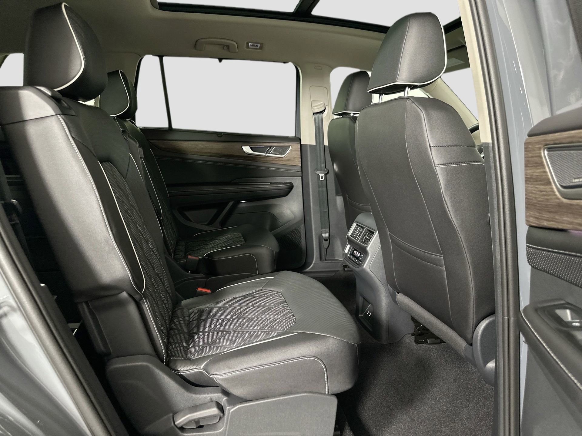 New 2026 Volkswagen Atlas SEL Premium R-Line image 24