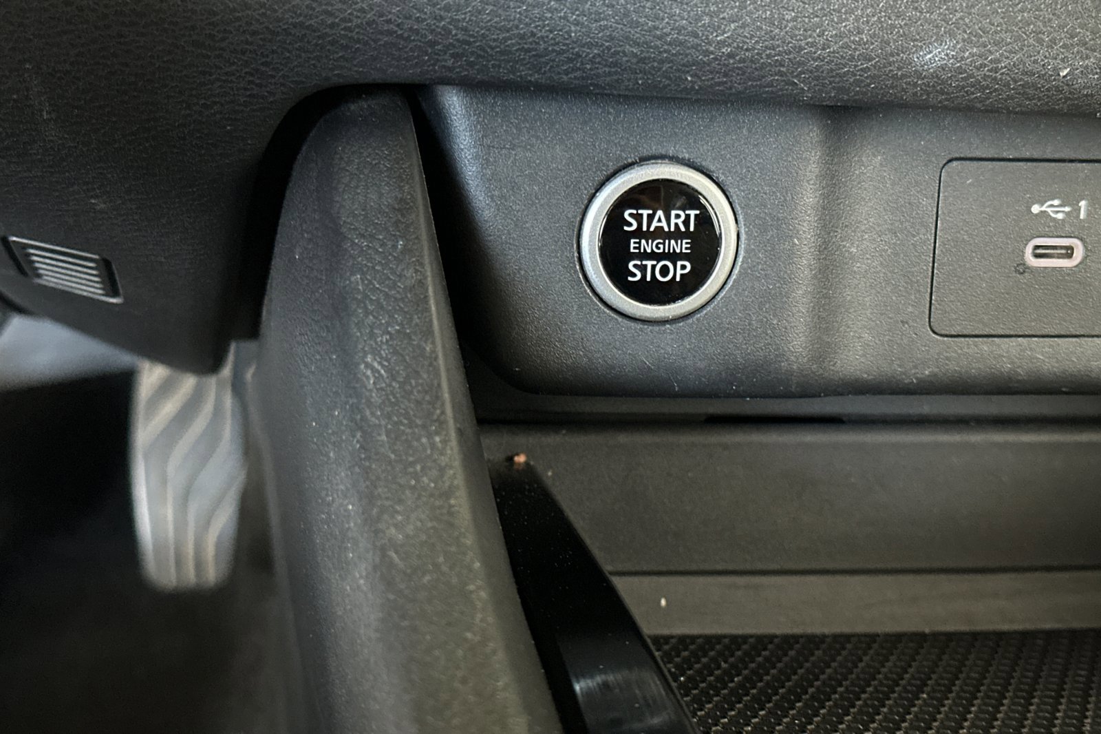 Used 2023 Nissan Rogue SV image 22