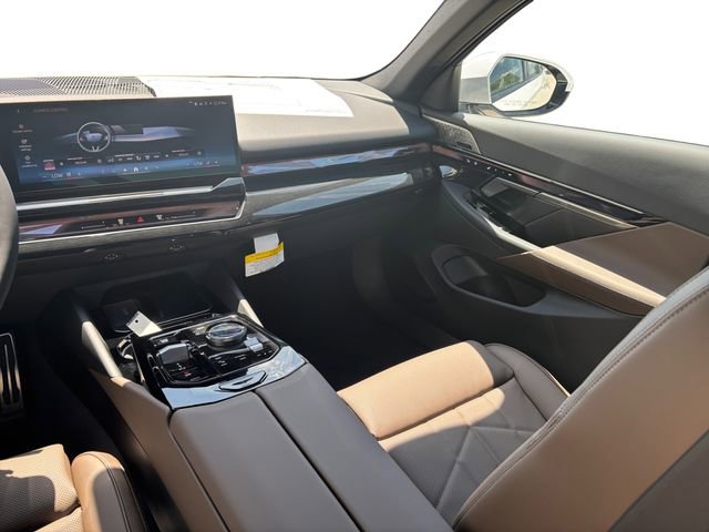 New 2026 BMW 550e xDrive image 27