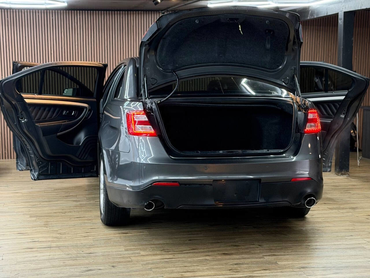 Used 2018 Ford Taurus SEL w/ Equipment Group 201A image 9