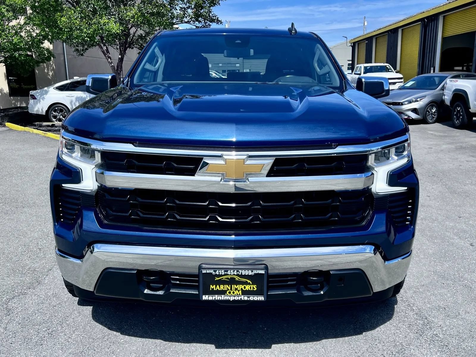 Used 2022 Chevrolet Silverado 1500 LT AWD/4WD image 3