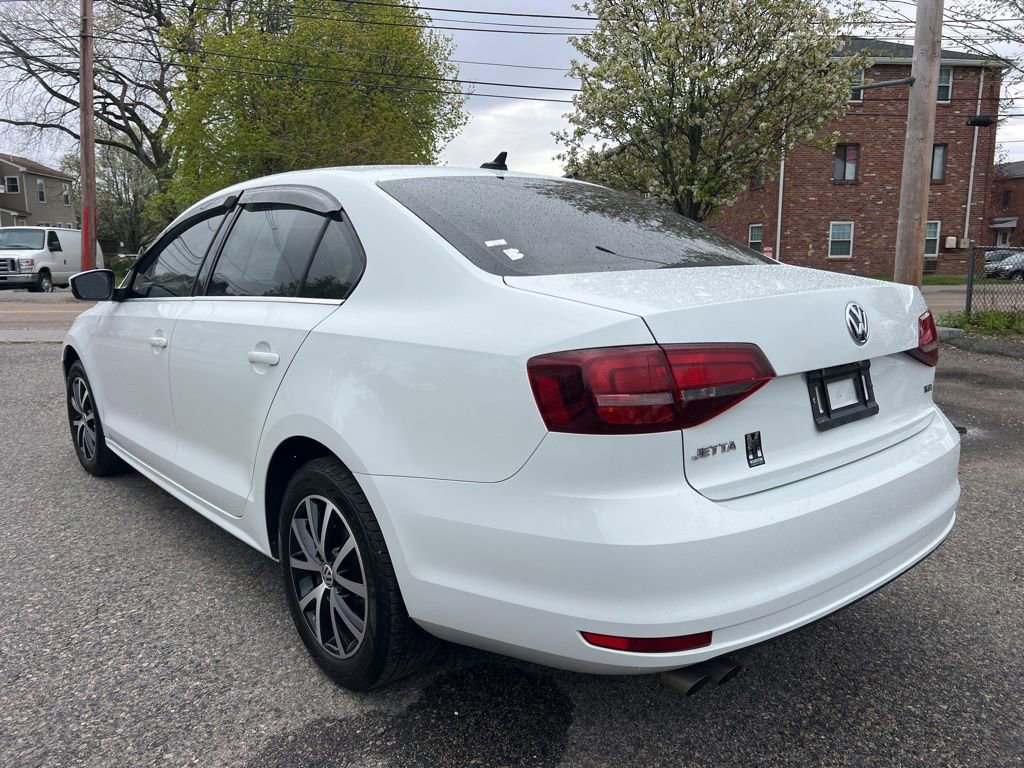 Used 2017 Volkswagen Jetta SE FWD image 3