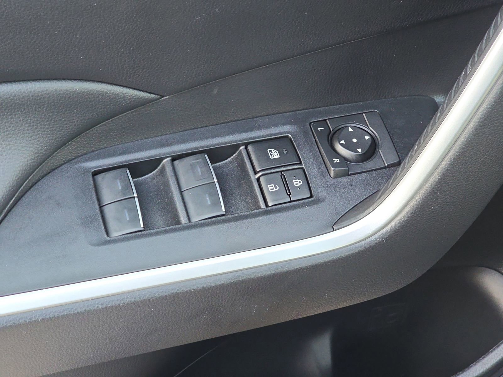 Used 2023 Toyota RAV4 XLE image 33