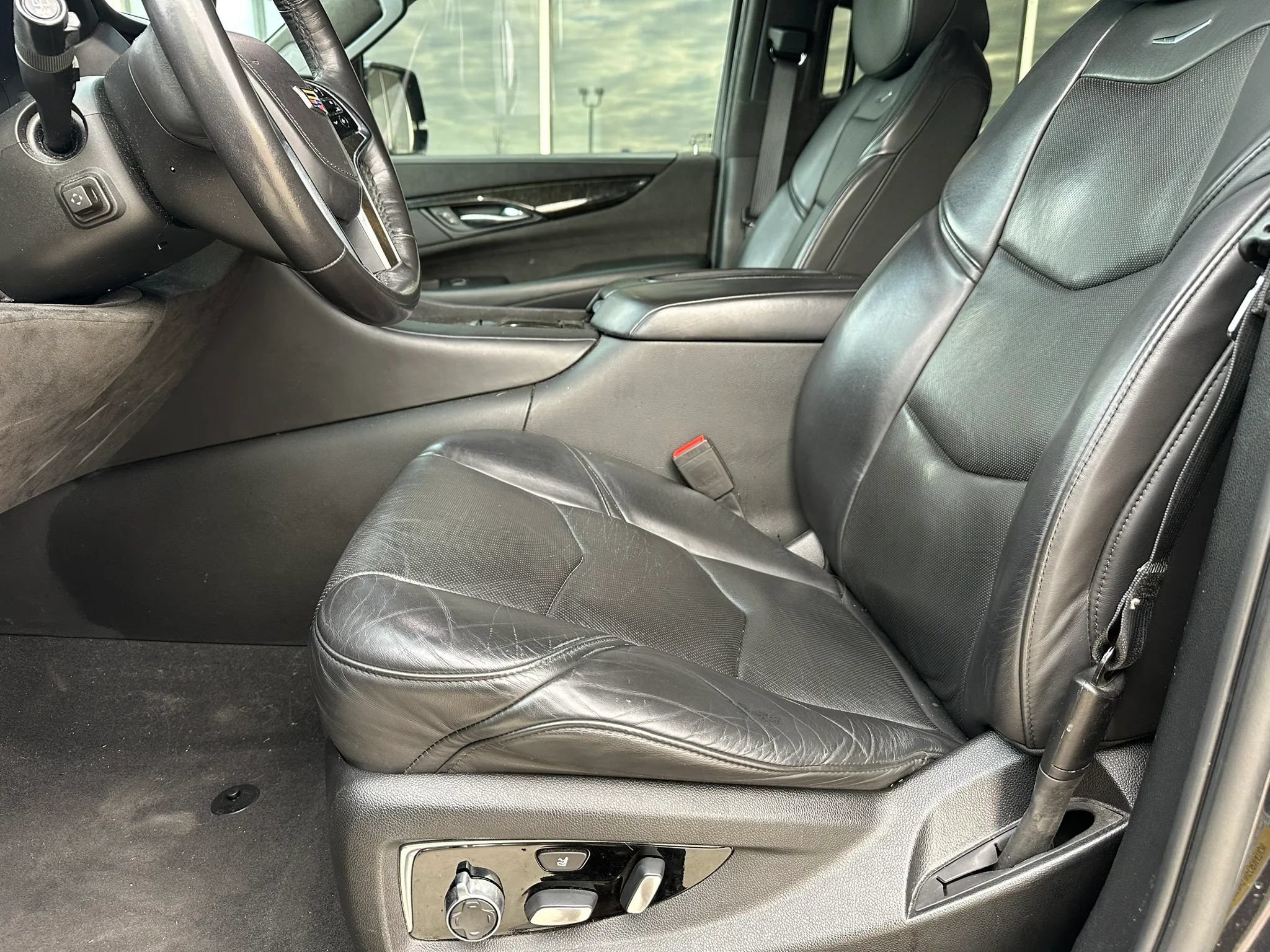 Used 2019 Cadillac Escalade ESV Platinum AWD/4WD image 10