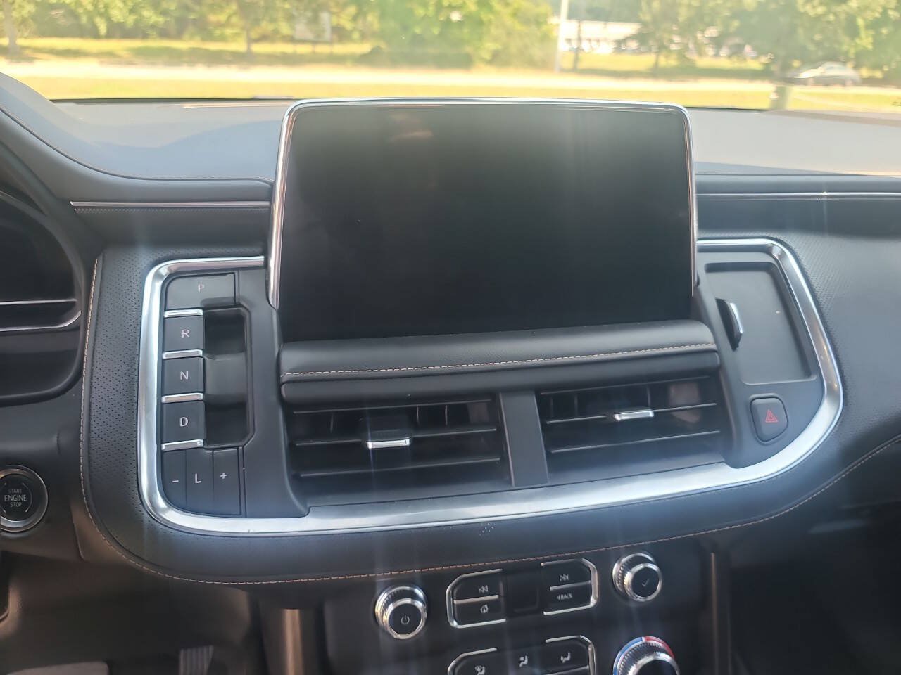 Used 2022 GMC Yukon XL AT4 AWD/4WD image 18