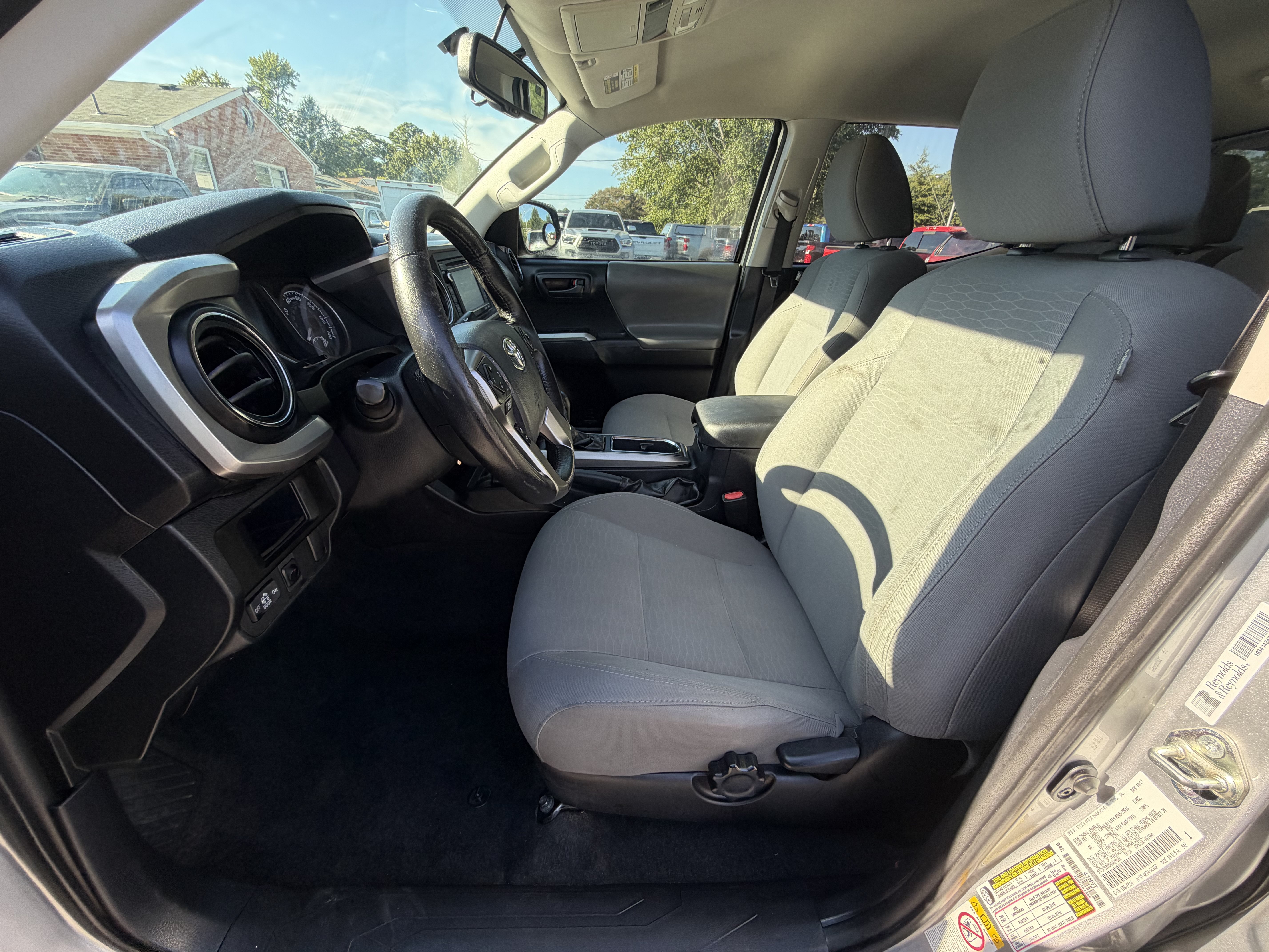 Used 2017 Toyota Tacoma SR5 w/ Tow Package AWD/4WD image 11