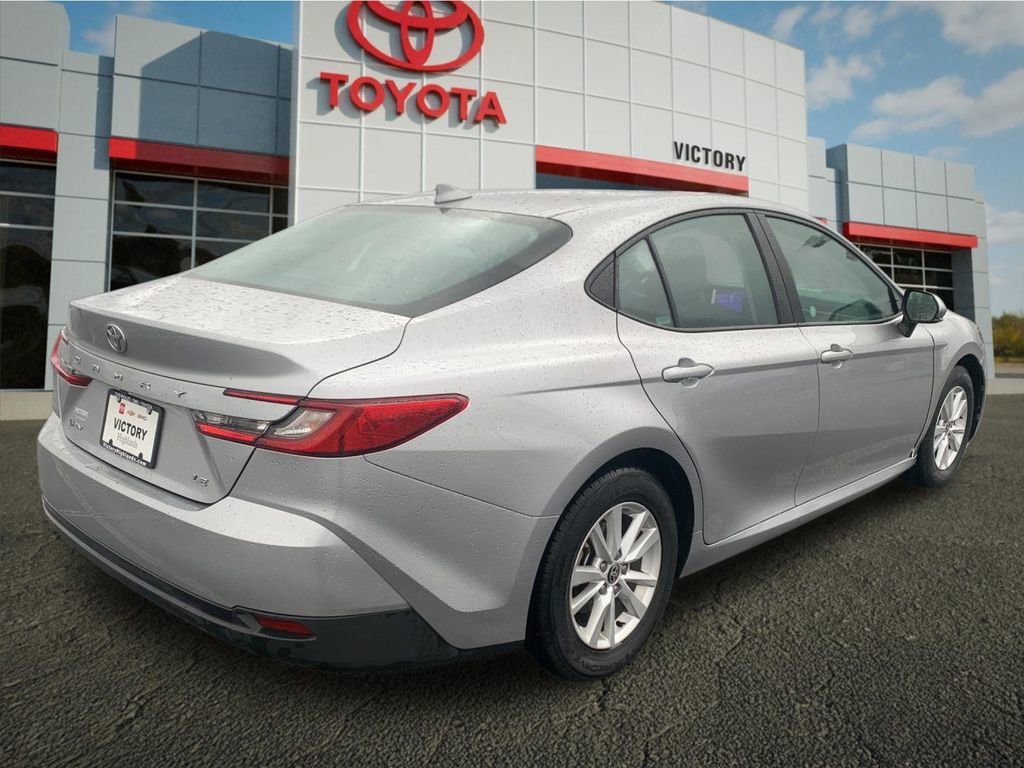 Used 2025 Toyota Camry LE image 3
