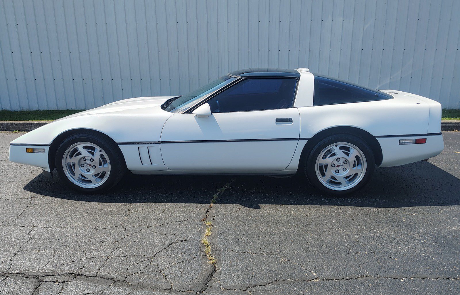 Used 1990 Chevrolet Corvette Coupe RWD image 8