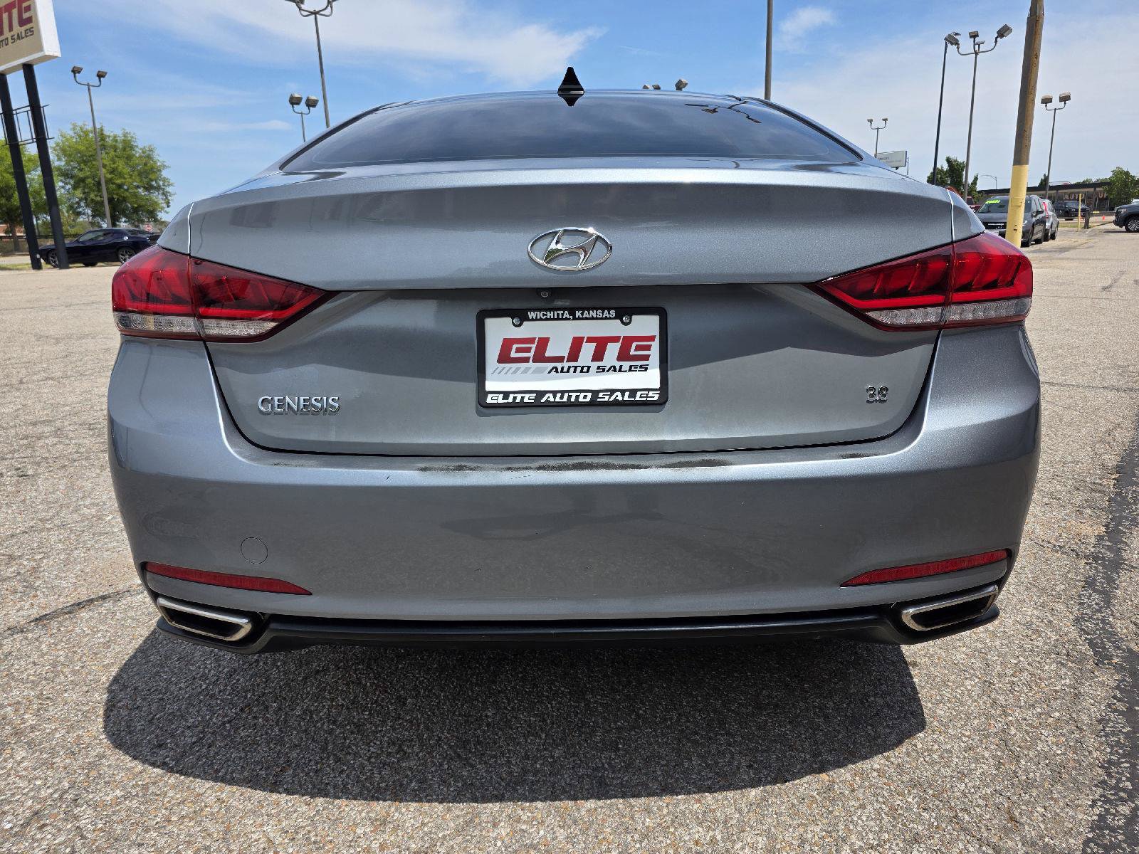Used 2015 Hyundai Genesis 3.8 w/ Option Group 02 RWD image 6