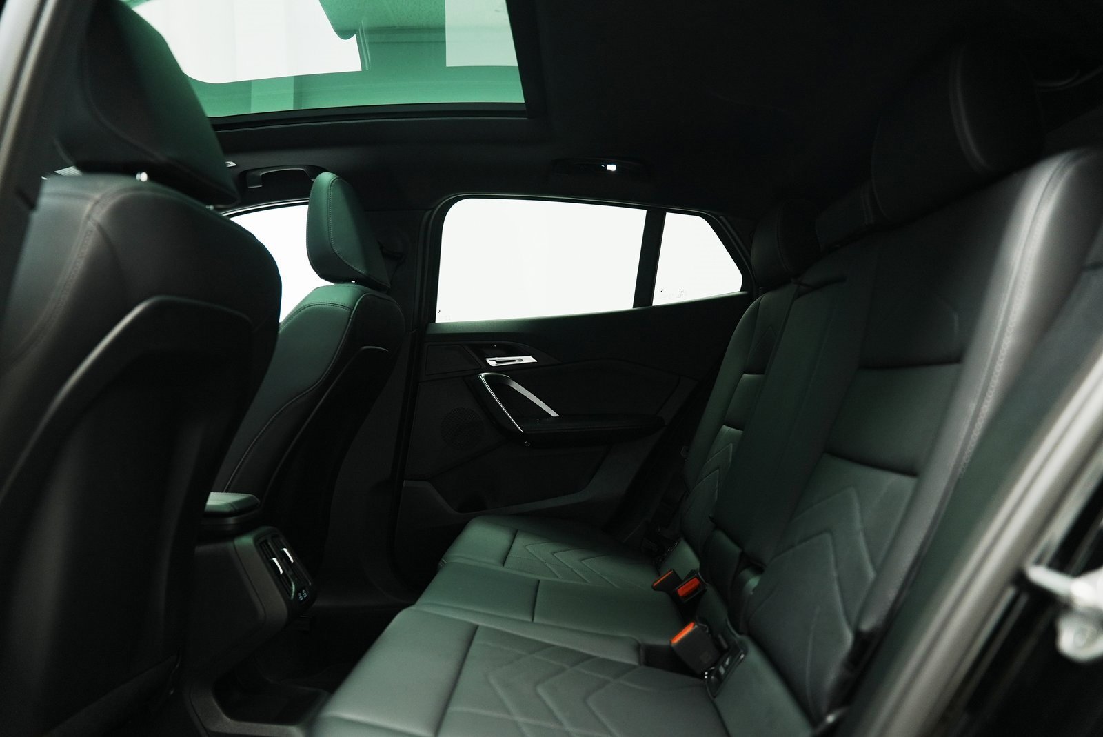 Used 2025 BMW X2 xDrive28i w/ Convenience Package image 27