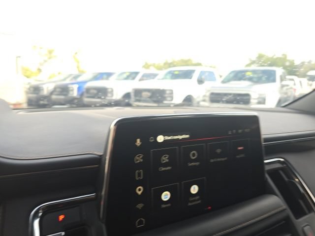 Used 2022 GMC Yukon XL AT4 w/ Technology Package AWD/4WD image 12