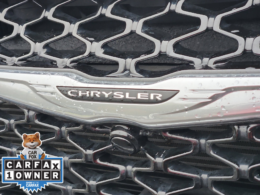 Used 2024 Chrysler Pacifica Touring-L FWD image 29