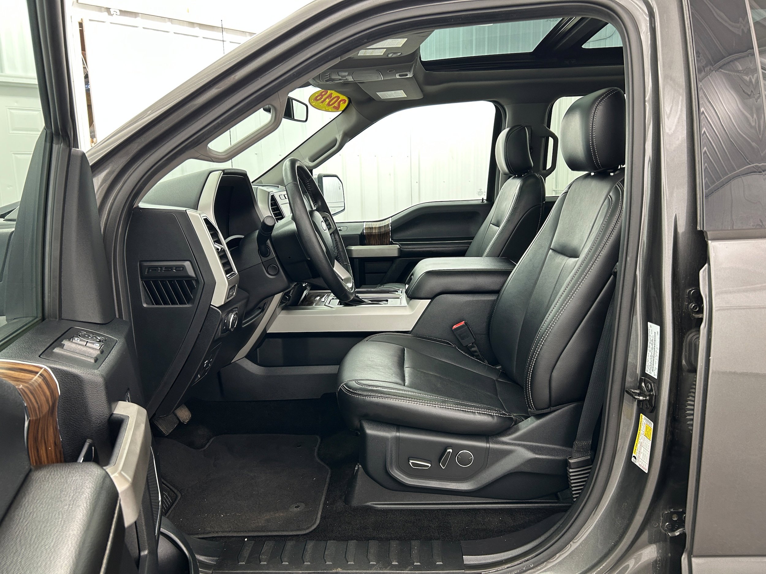 Used 2018 Ford F150 Lariat w/ Equipment Group 502A Luxury AWD/4WD image 4