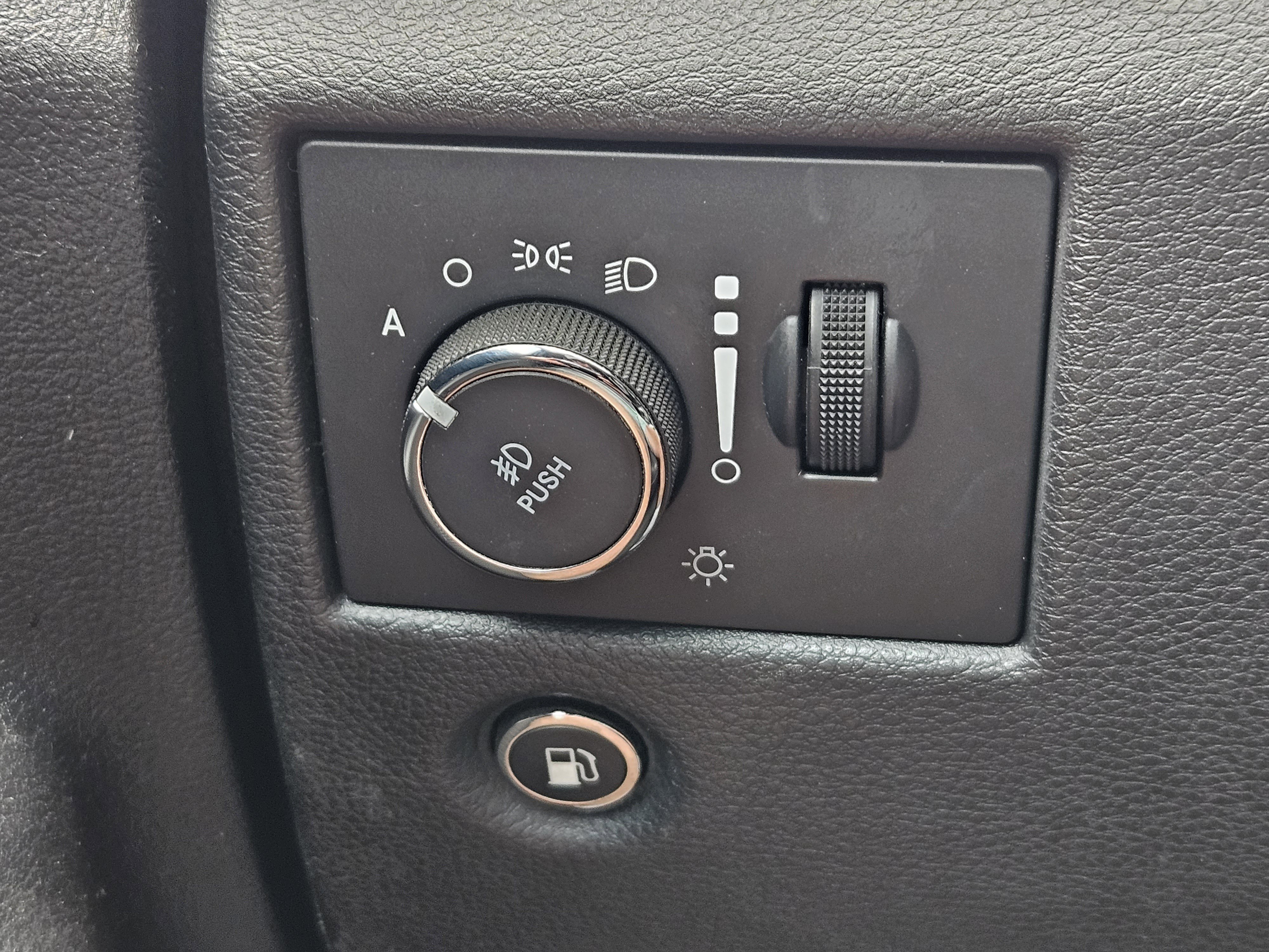 Used 2018 Jeep Grand Cherokee Limited w/ Luxury Group II RWD image 22