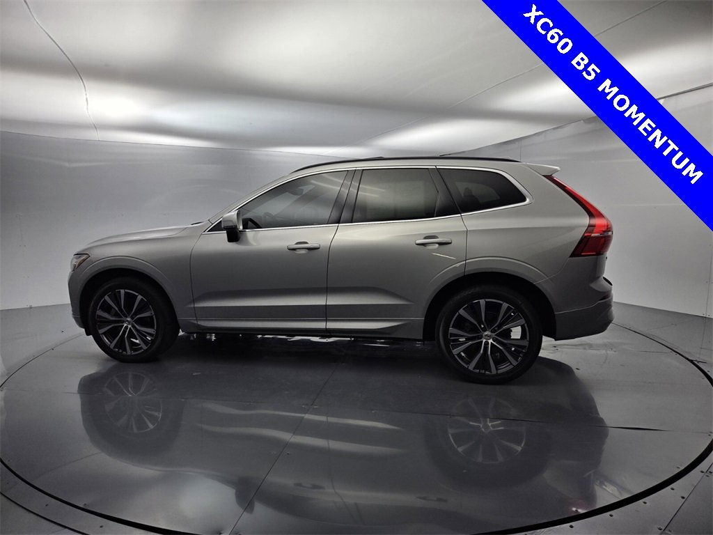 Used 2022 Volvo XC60 B5 Momentum image 11